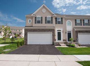 70 Washington Square Cir, Washington, NJ 07882