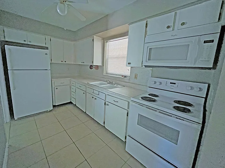 4514 Cynthia Ln — Photo 8