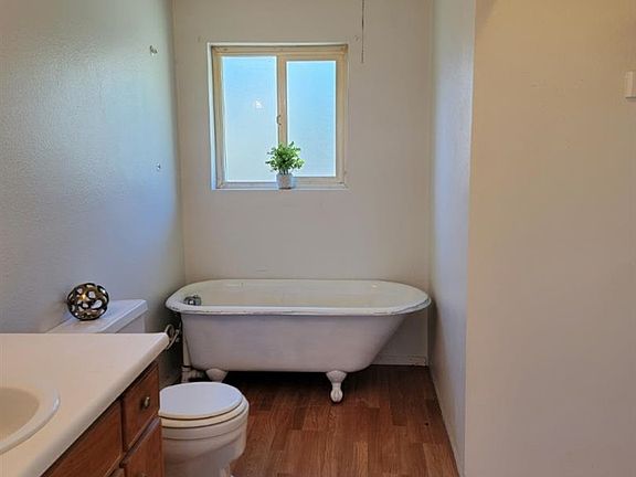 3rd image of 314 N California St