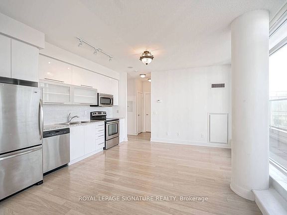 4th image of 90 Stadium Rd #903