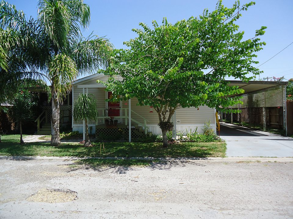 Front view/ carport
