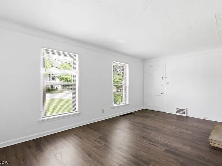 2261 Warren Rd #UP — Photo 2