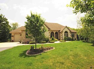 W6275 Priem Rd, Arlington, WI 53911