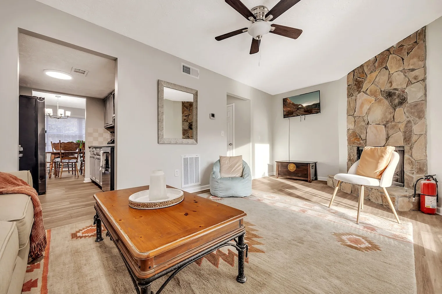 3 bed, 2.5 bath, $4,630 — Photo 2