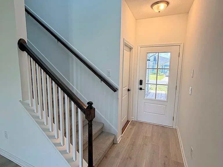 716 Cherry Elm Dr — Photo 2