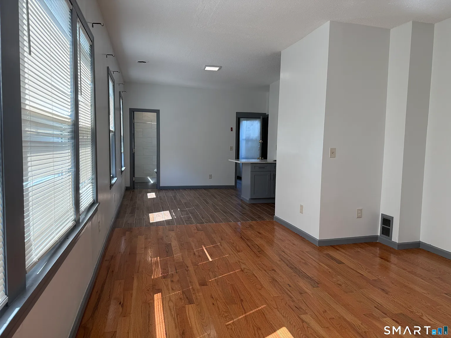 3 bed, 1.0 bath, 3462 sqft, $1,800 — Photo 4