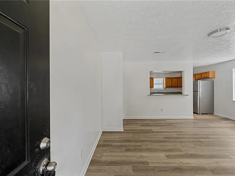 210 Tanglewood Ln #B — Photo 2