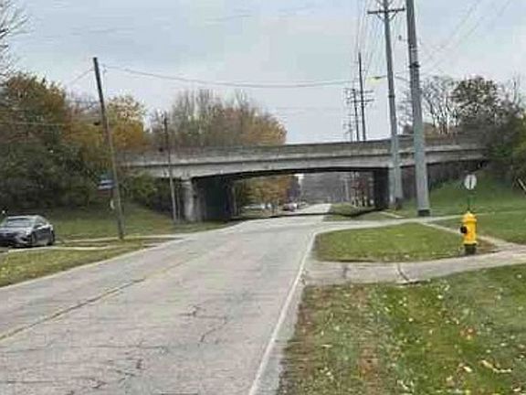 Exterior Neighborhood (street photo)