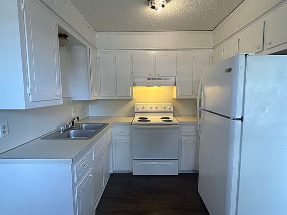 5th image of 102 Maple Dr #A