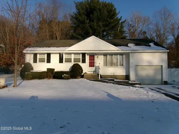 34 College View Drive, Loudonville, NY 12211