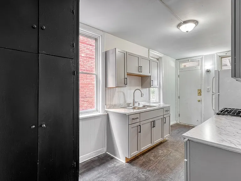 645 Camp St — Photo 4