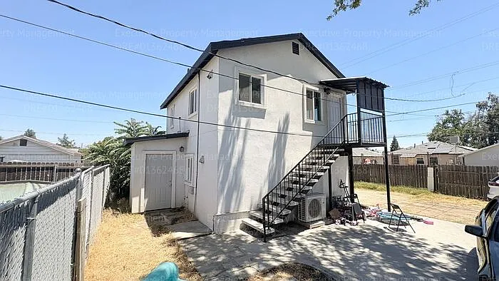303 El Tejon Ave #B — Photo 4