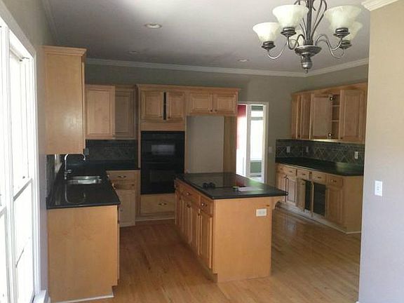 5th image of 27 Altavista Dr