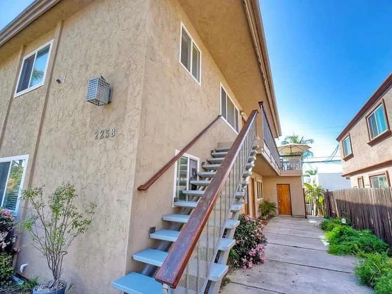 2238 Manchester Ave. — Photo 4
