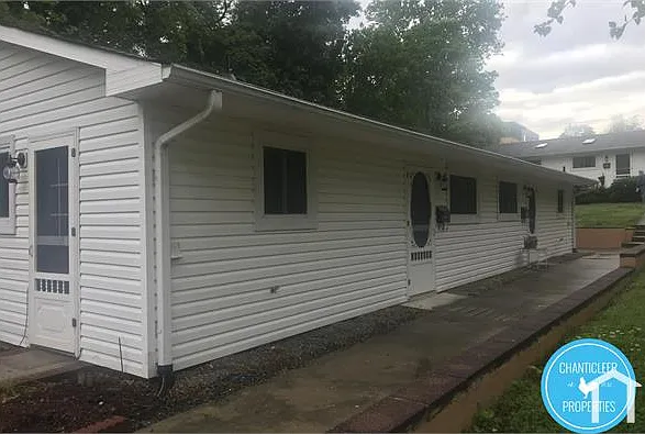 178 W Braxton Foushee St #A — Photo 9