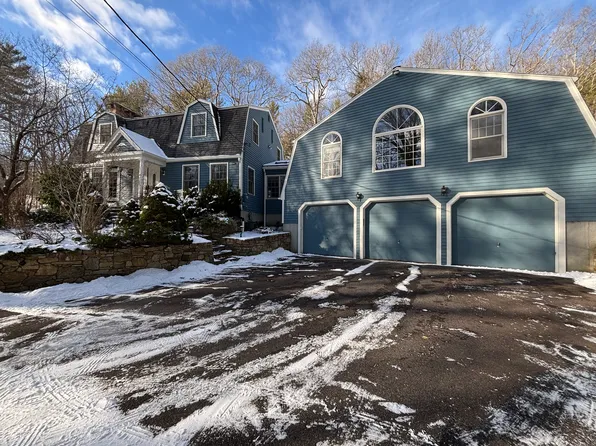 74 High St, Upton, MA 01568