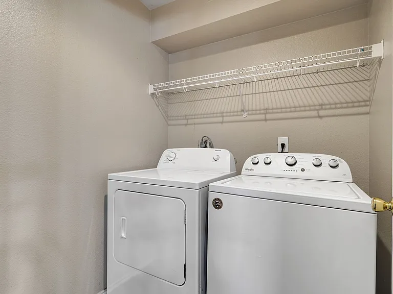 9406 Swans Xing — Photo 16