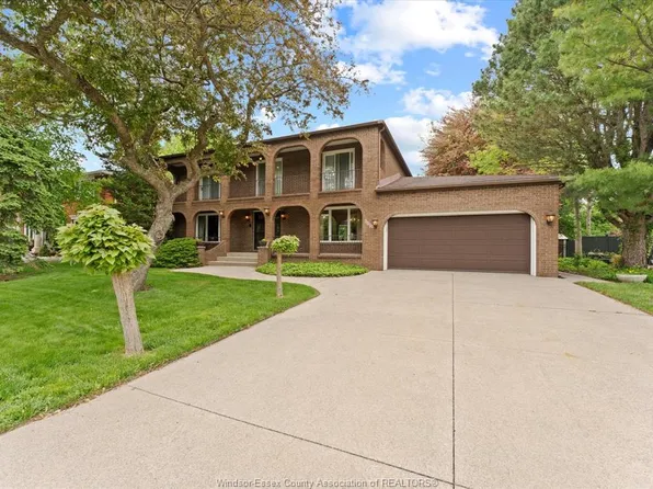 3696 Huntington Ave, Windsor, ON N9E 3N3