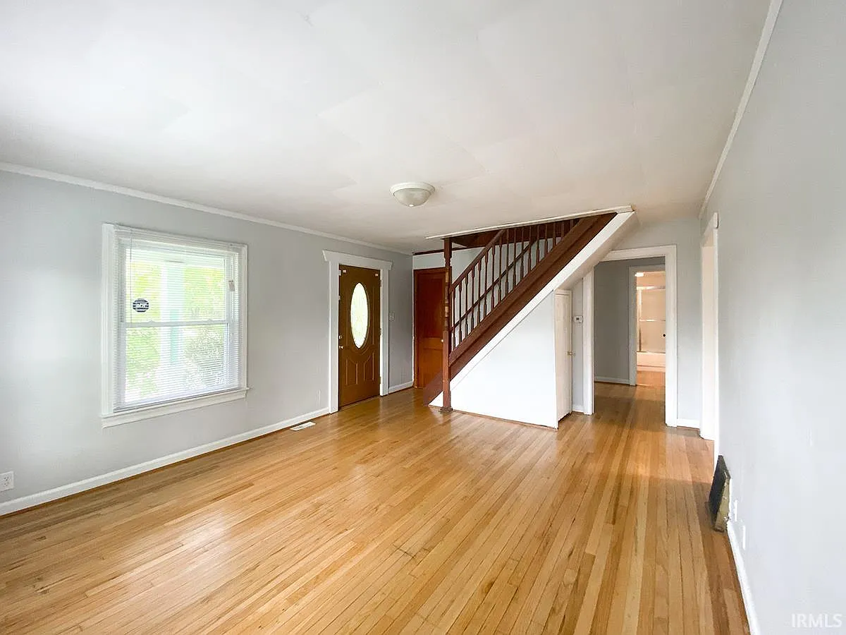 6 bed, 3.0 bath, 2838 sqft, $5,190 — Photo 3
