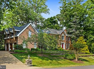 2700 Green Holly Springs Ct, Oakton, VA 22124