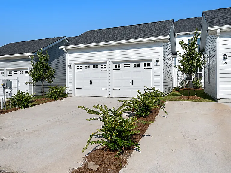 619 Southview Ln — Photo 9
