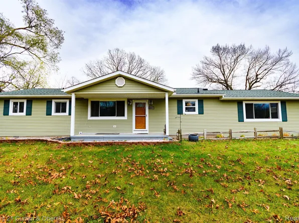 18077 Martinsville Rd, Belleville, MI 48111