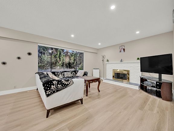 5th image of 11715 83a Ave
