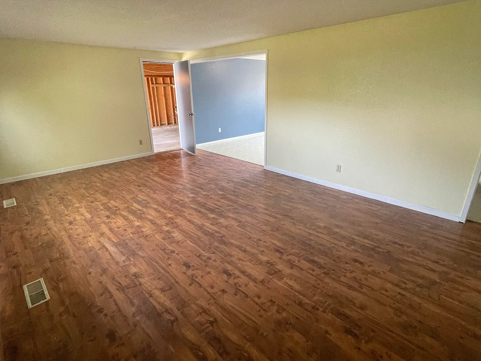 3 bed, 1.5 bath, 2464 sqft, $1,600 — Photo 4