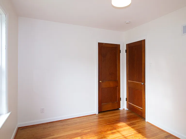 340 Calvert Ave — Photo 12
