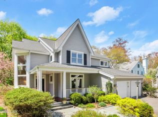 47 Harding Rd, Old Greenwich, CT 06870