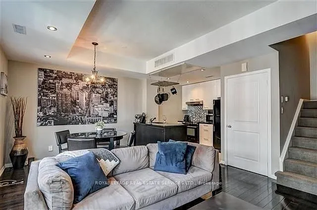 11 Niagara St #7 — Photo 3