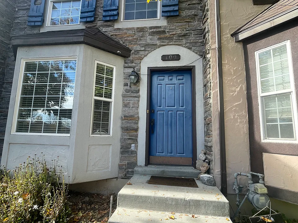 100 Geneva Dr