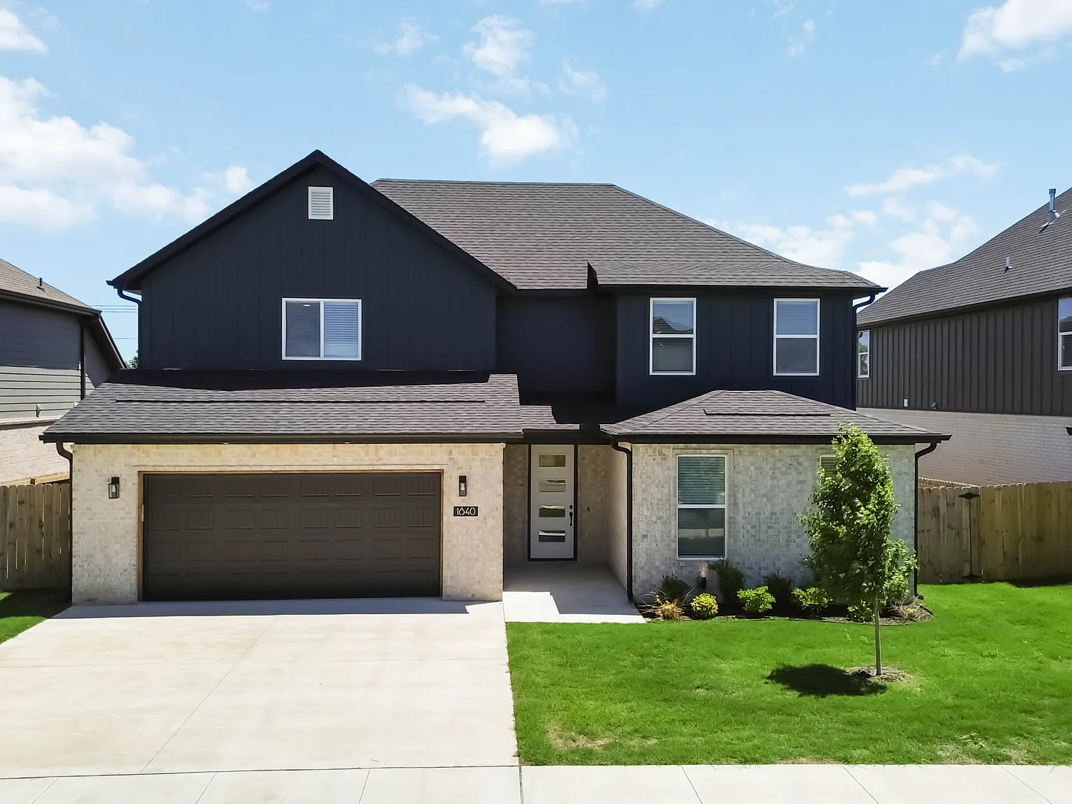4 bed, 2564 sqft, $2,900 — Photo 1