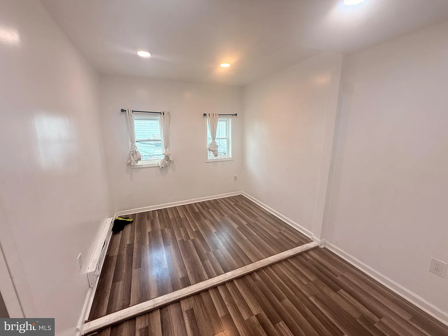 2 bed, 1.0 bath, 864 sqft, $1,425 — Photo 3