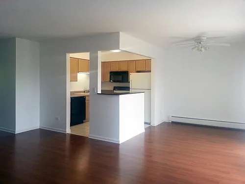 995 S Court Of Shorewood #3B Photo 1