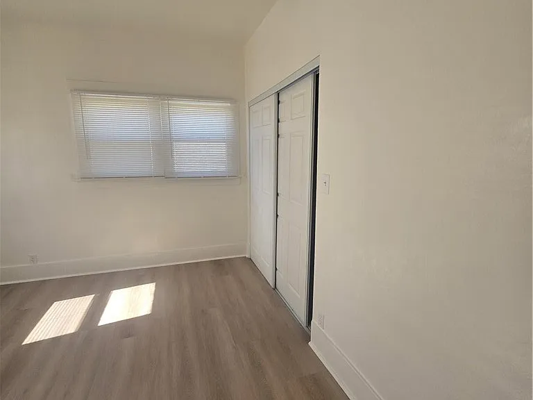 942 E 2nd St #7 — Photo 12