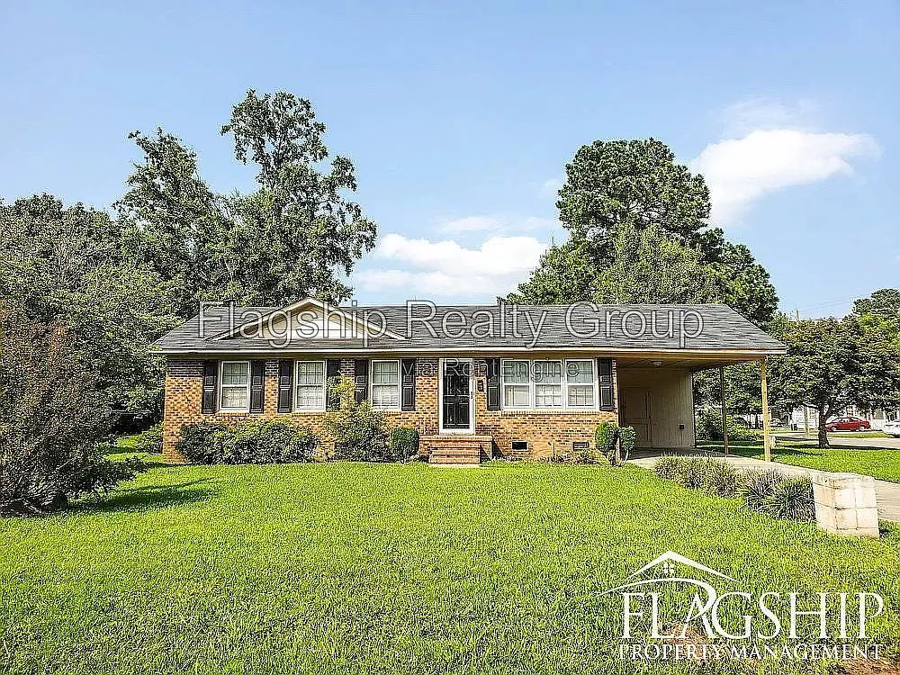 3 bed, 1.5 bath, 1040 sqft, $1,300 — Photo 2