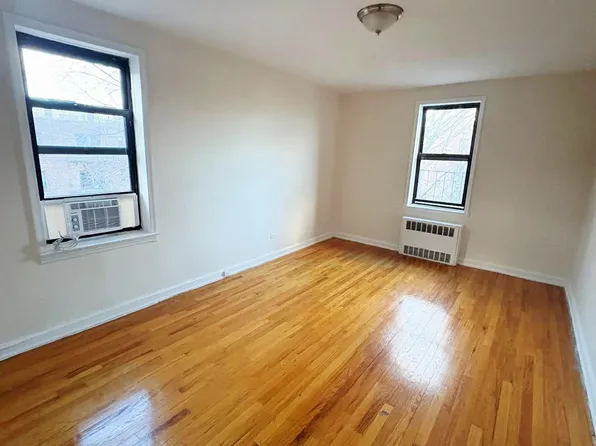 35 Oliver Street image 1 of 7