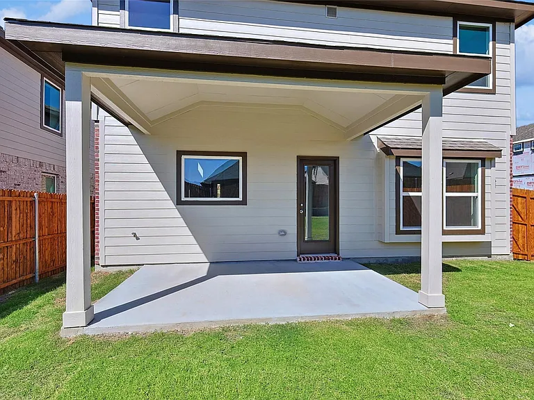 623 Russell Dr — Photo 16