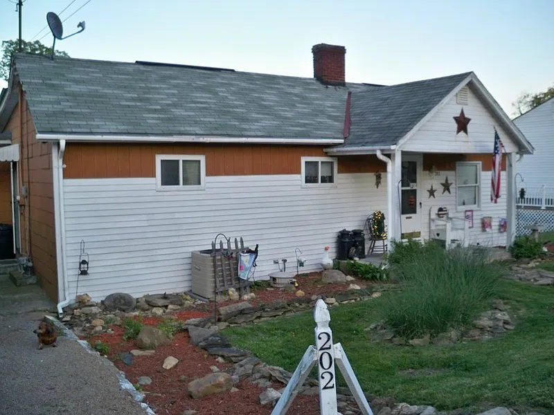 202 Harrison Ave photo 1