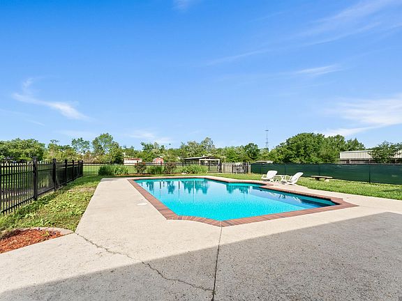 5th image of 16009 Acadia Dr