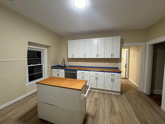 Kitchen with center island
