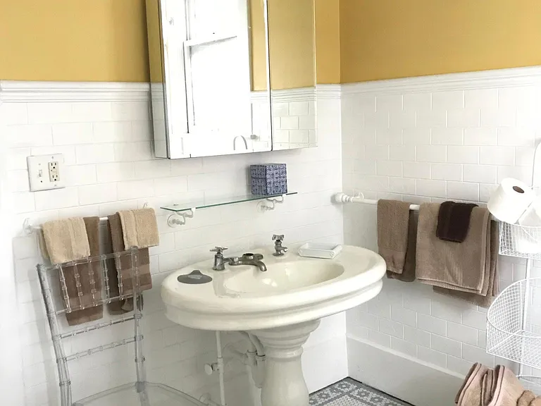 717 W Huron St #2 — Photo 4