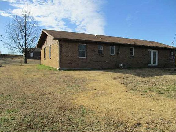 2nd image of 3705 Poplar St