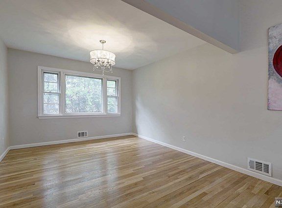 5th image of 31-11 Garfield Pl