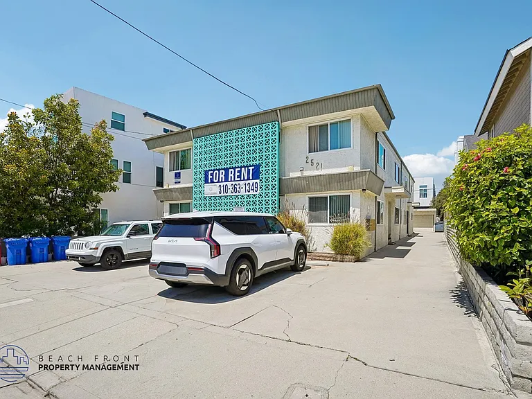 2521 Mathews Ave — Photo 8