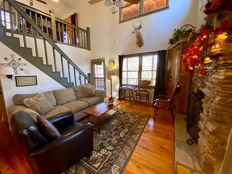 121 Woodstock Dr — Photo 4