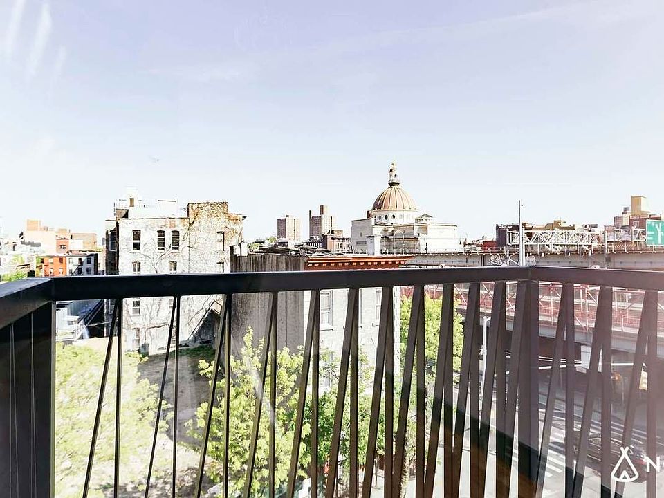 1st image of 376 Bedford Ave #4