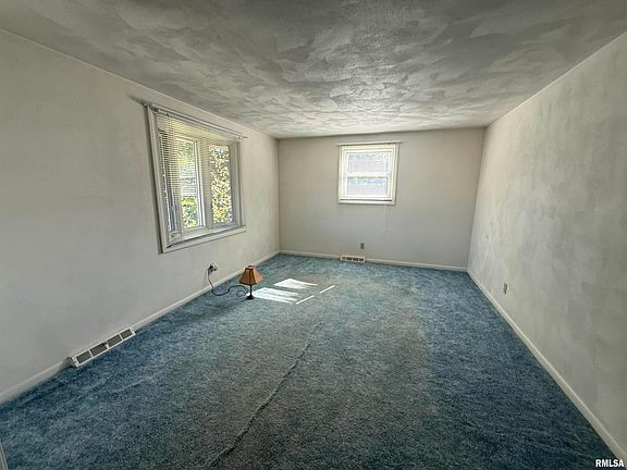 2nd image of 1007 Spring Bay Rd