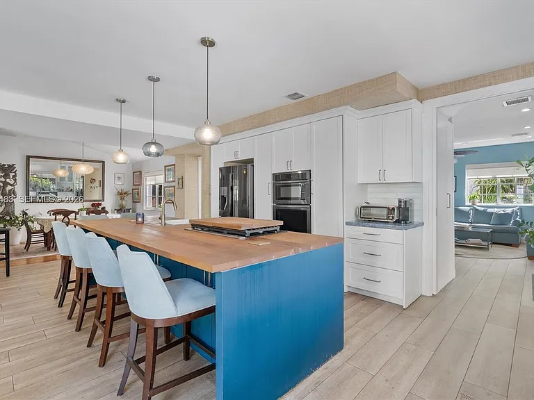 9636 NE 5th Avenue Rd — Photo 13
